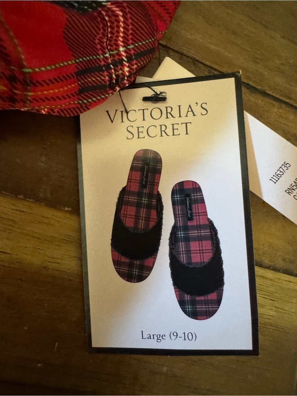 NWT Victoriaโs Secret Red Plaid Faux Fur Slippers Large 9-10